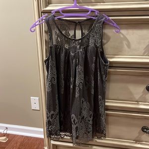 Sleeveless lace overlay top